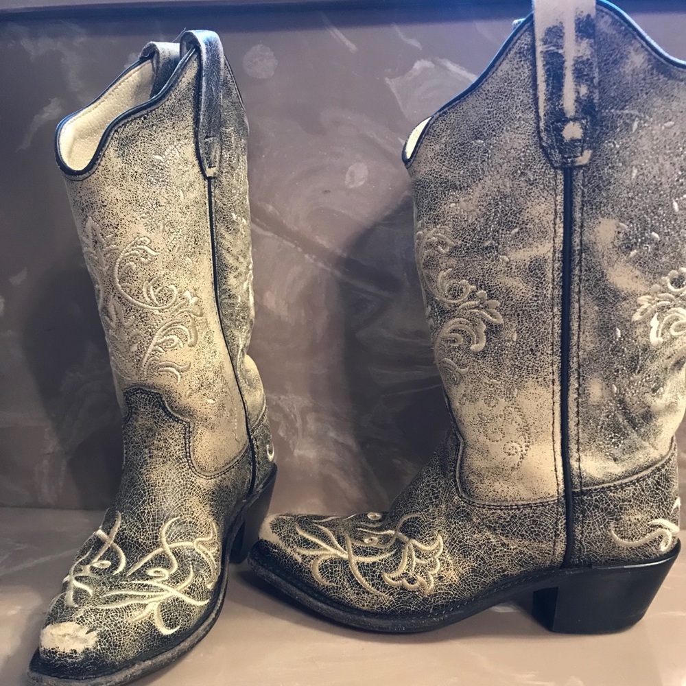 Girls boots